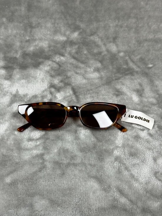 Lu Goldie Margaux Tortoise Sunglasses With Soft Case & Cleaning Cloth main image 4